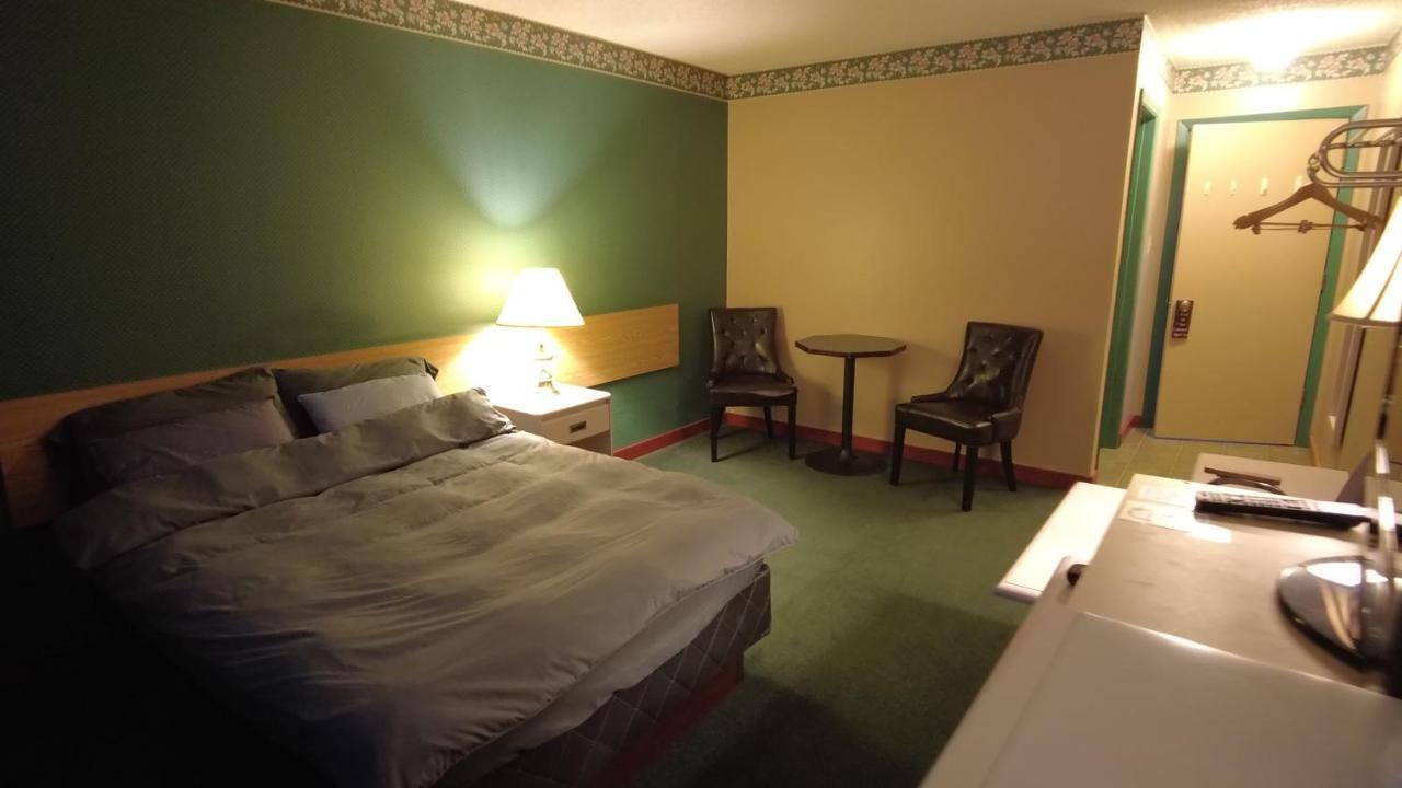 Sundre Motor Inn Luaran gambar