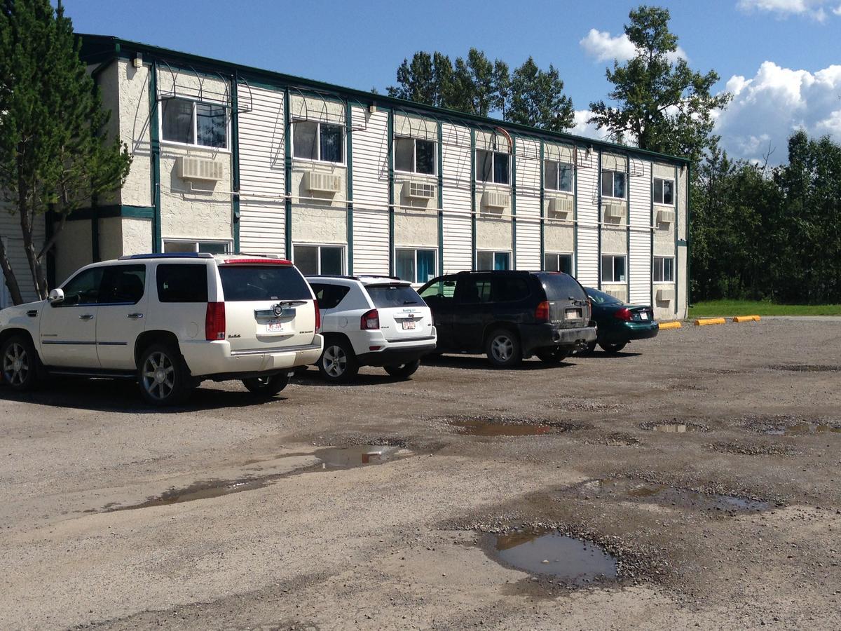 Sundre Motor Inn Luaran gambar